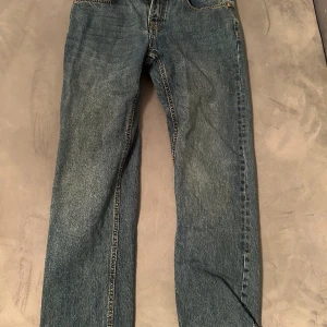 Mörkblå jeans  - Bra skick knappt använda 