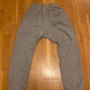 Corteiz mjukis byxor  - Storlek medium men passar även small. Kontakta mig vid eventuella frågor! Äkthets bevis finns✅✅