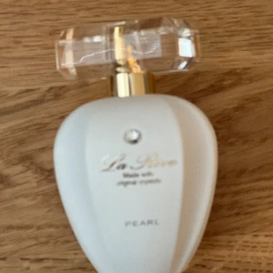 Pearl La Rive  - Full, bara testad och tyvärr finns ej förpackningen tillgänglig. 