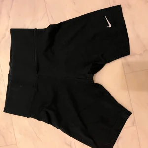 Cykelbyxor träningsshorts - Cykelbyxor/träningsshorts från Nike