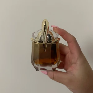 Mugler Alien Goddess - 30 ML Alien Goddess Intense. Endast testad Köpt för 820 kr Mitt pris - 500 kr