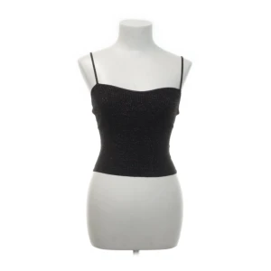 Glittrigt linne - svart glittrigt linne från h&m🫶 kan va fint till fest eller liknande! strl xs💕 bra skick