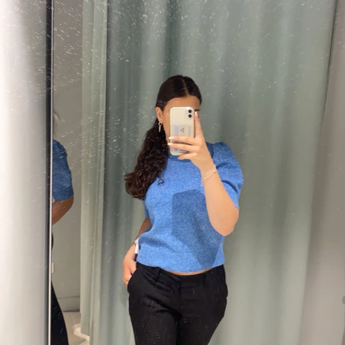 Blå stickad kortärmad tröja 