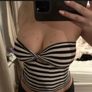 Bandeau topp - En fin topp från bershka, som är använd 1-2 gånger. 