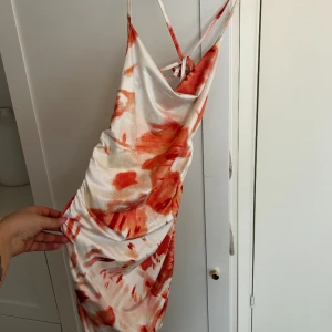 Klänning - Nyskick, använd en gång 