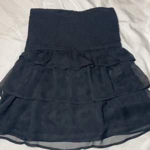 Svart kort kjol från BIKBOK i storlek xs. Knappt använd i bra skick.