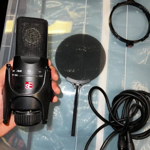 SE - Electronics X1 mikrofon  - SE electronics X1  Fåtal gånger använd   Inga konstigheter, bara legat i garaget ca 1 år nu , allt på bilden medföljer   Kvitto finns ej kvar !   Köpt på 4Sound - Södermalm