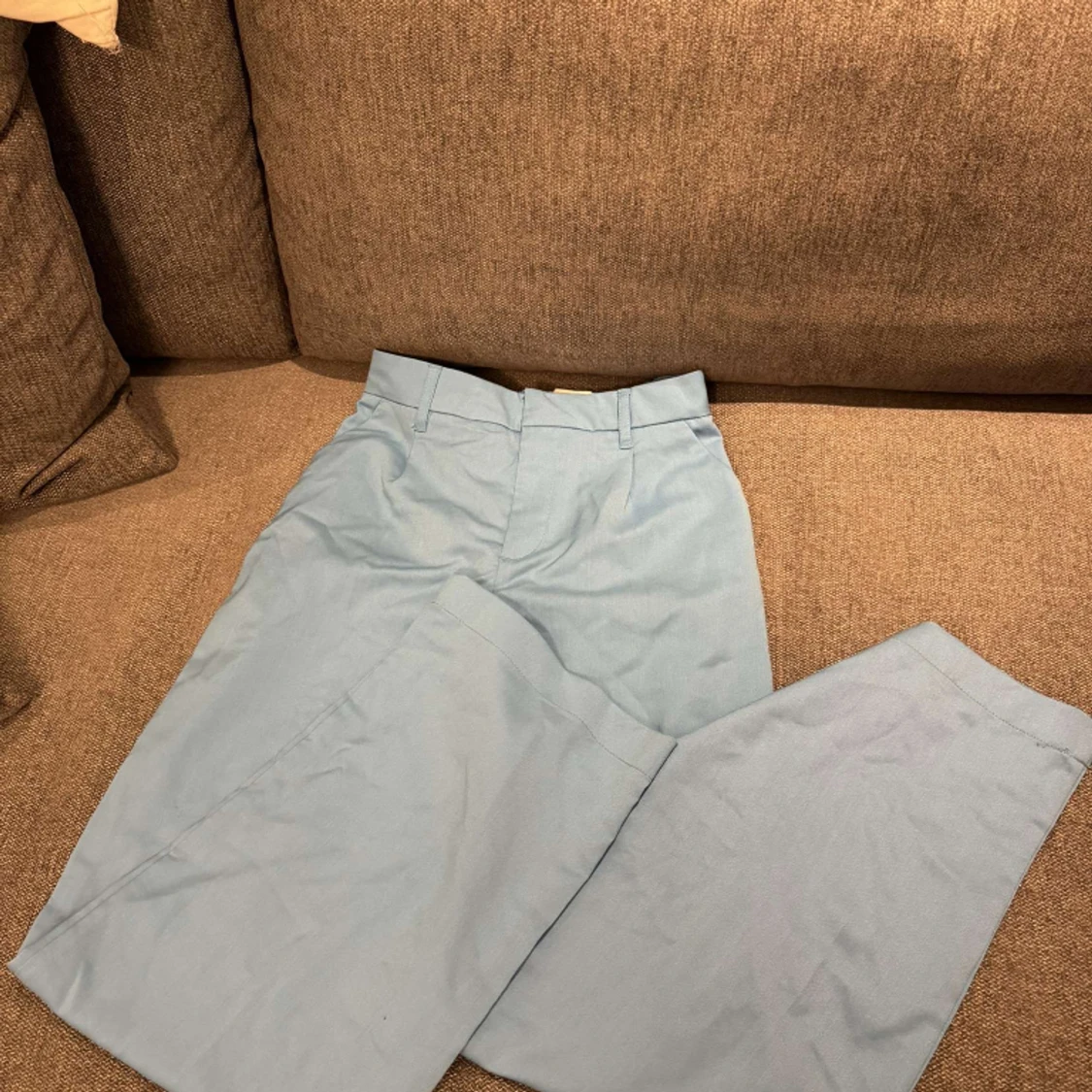 Klarblå kostymbyxor