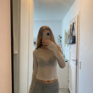Genomskinlig tröja - Fin tröja från Nelly som aldrig kommit till användning, prislappen är kvar💕
