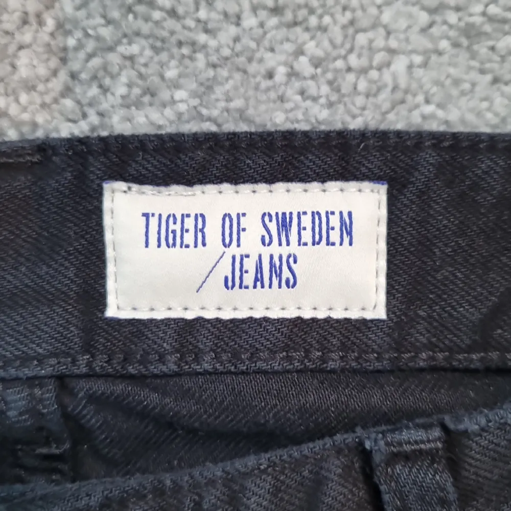 Säljer nu dessa tiger of sweden jeans med tags på! Aldrig använda! Ny pris ca 1599 vårt pris 650. Var inte rädda att skriva vid frågor! OBS snabba affärer prioriteras!. Jeans & Byxor.