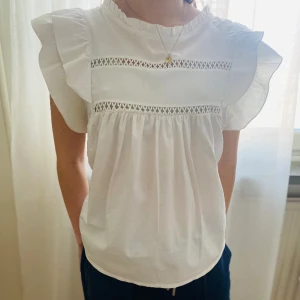 Blus - Säljer den här jätte fina blusen, köpte i somras och den är helt slutsåld nu💓