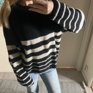 Stickad trlja - Stickad tröja från zara som är använd en gång!💞