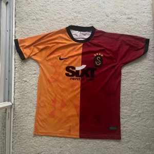 Galatazaray fotboll tröja  - Inte använd Kan diskutera pris