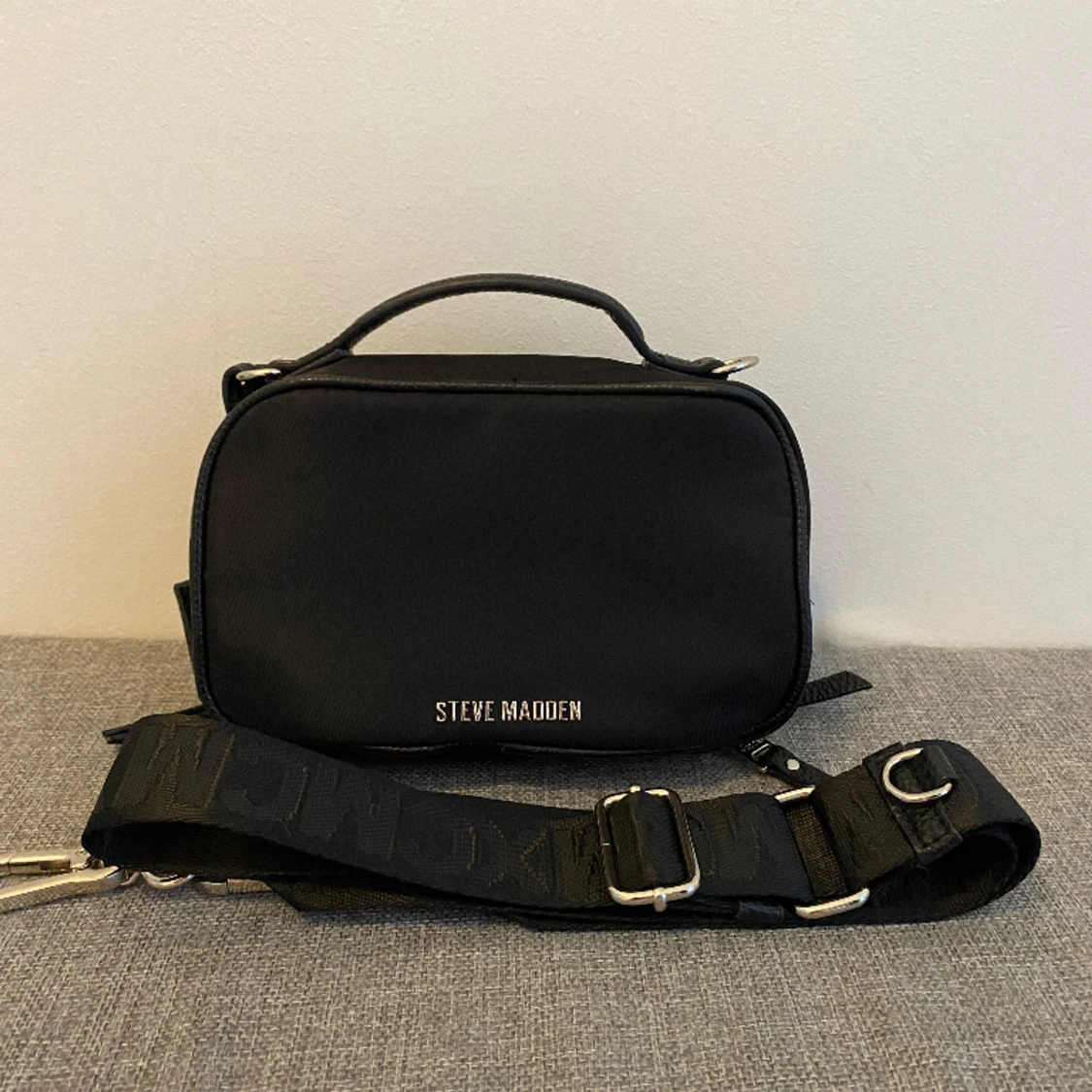 Svart Steve Madden väska - 90