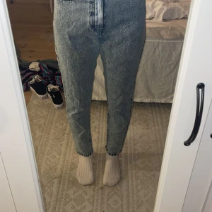 Jeans  - Jeans från dr denim, modell nora ”acid blue G96”. I princip oanvända så i nyskick 🌸 strl 26/32