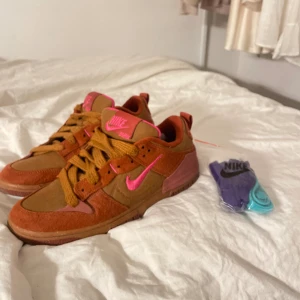 Nike dunk low disrupt 2 - Oanvända fina skor, dunks som inte kommit till användning. Pris kan diskuteras vid snabb affär!