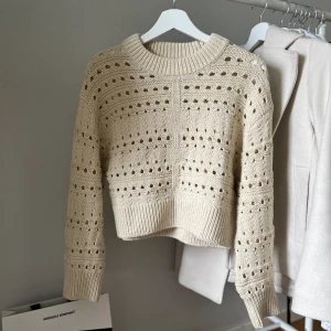 Stickad tröja från Gina Tricot - Har tyvärr inte fått användning av denna snygga topp. Helt nyskick !😍 