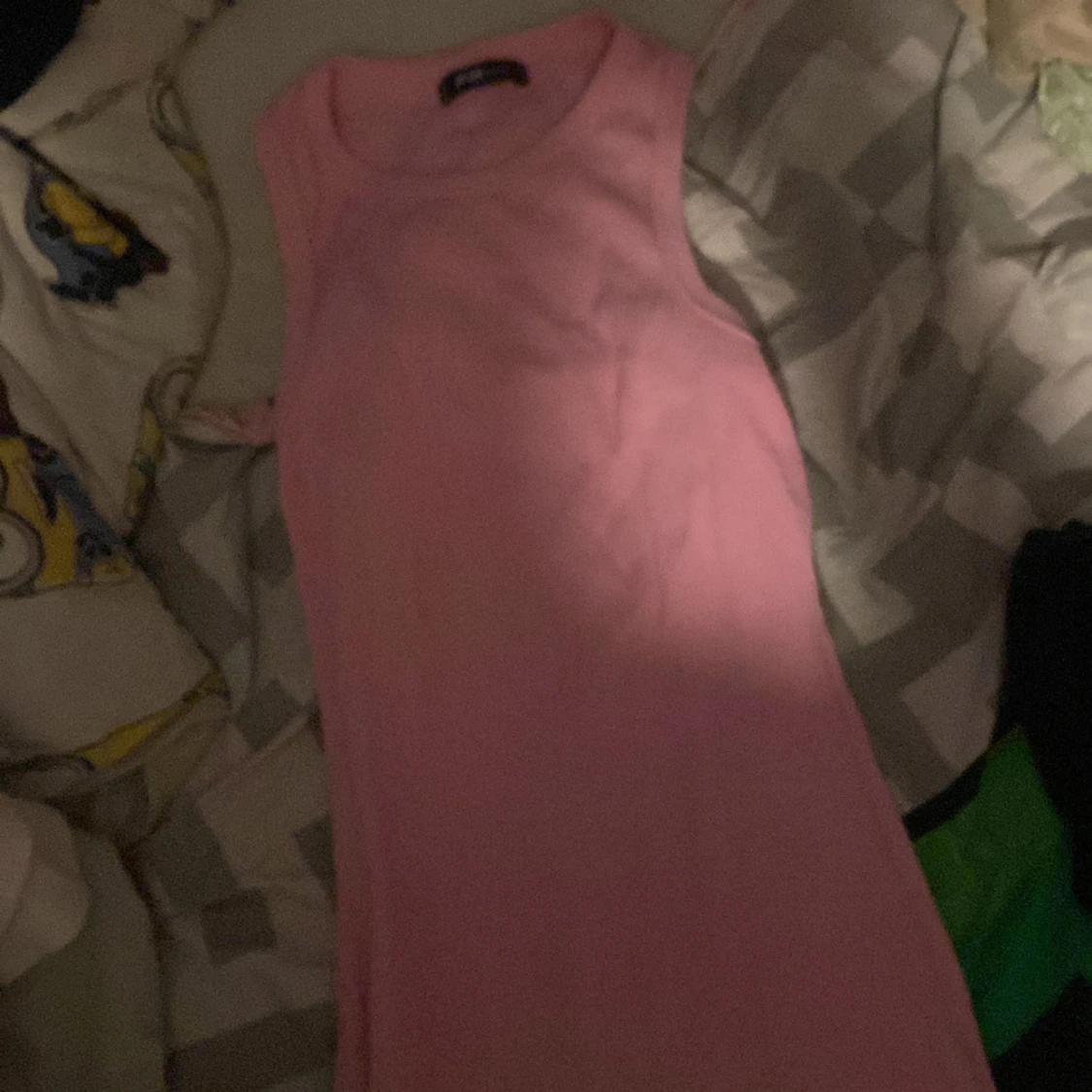 Tajt rosa klänning - 90