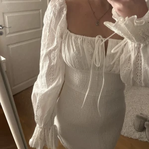 Studentklänning - En oanvänd klänning från adoore i storlek 36. Skulle haft på studenten men valde en annan! 