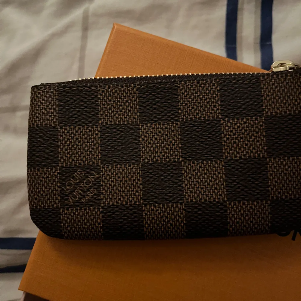 Louis Vuitton Key pouch  Condition 10/10 (BRAND NEW)  Reciept of course available  Sold out on website.. Accessoarer.