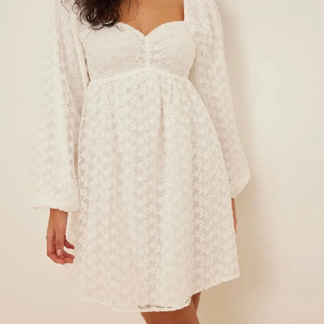 VIT NA-KD KLÄNNING - 90