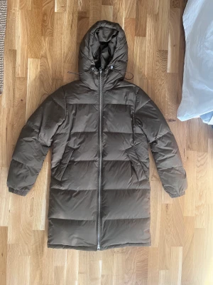 Arket jacka - Jackan är knappt använd då den köptes i en för liten storlek. Fint skick köpt denna vinter från Arket. 