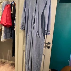 Mysdress  - En mysdress från Gegamoja i bra sick i storlek 146/152