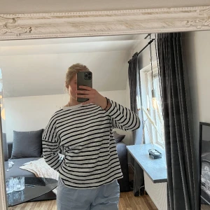 Randig långärmad tröja - Aldrig använd