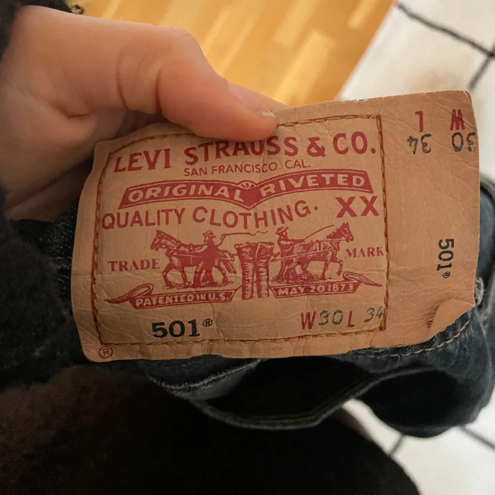 Levis 501or som har en så snygg tvätt! Köpte second hand men har knappt använt de🩷🪩. Jeans & Byxor.