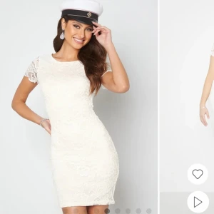 KLÄNNING - Klänning från Bubbleroom : Marjo lace dress  Blev ej använd till studenten så den är helt ny med lapparna kvar, storlek xs