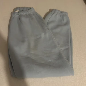 Mjukis byxor  - Ljusblå mjukis byxor från Gina tricot. Inga fel på dem, som nytt!🩵