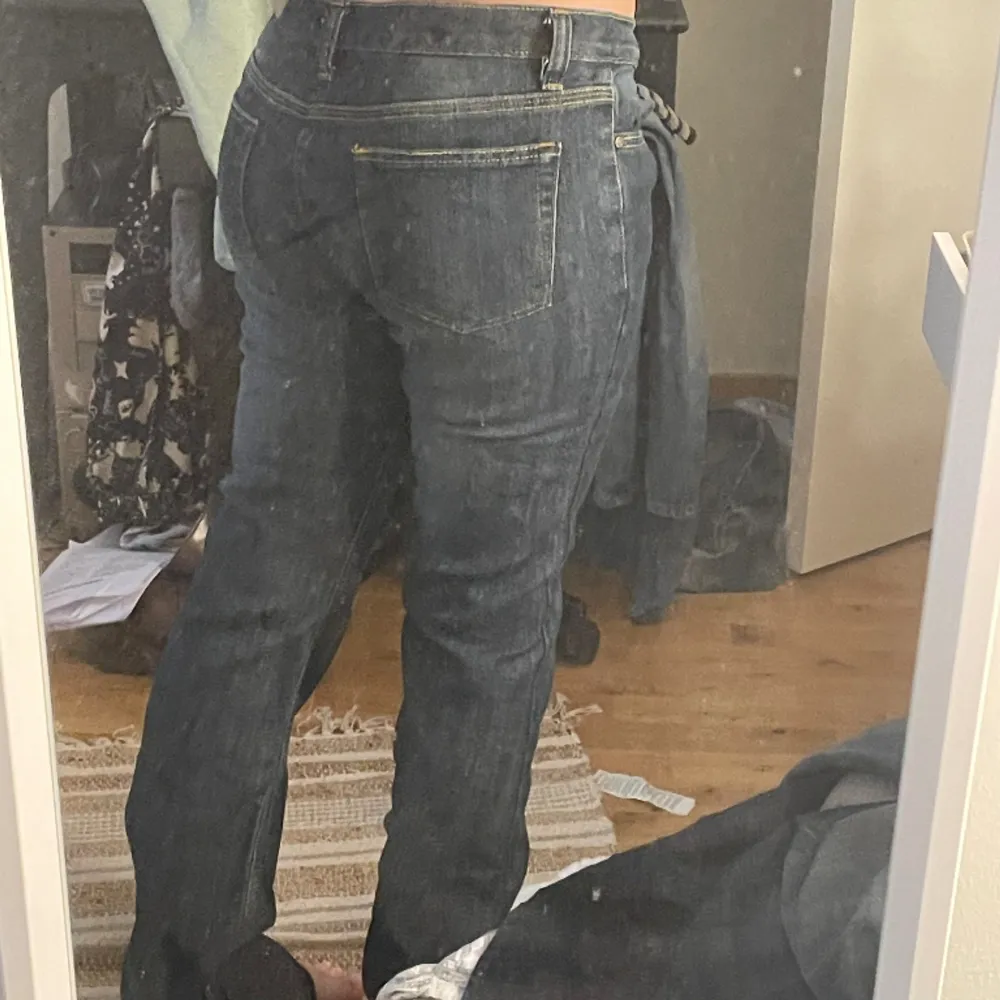 Skiitsnygga jeans köpta här på plick för 300, så otroligt snygga men för långa för mig (är 169 cm). Jeans & Byxor.