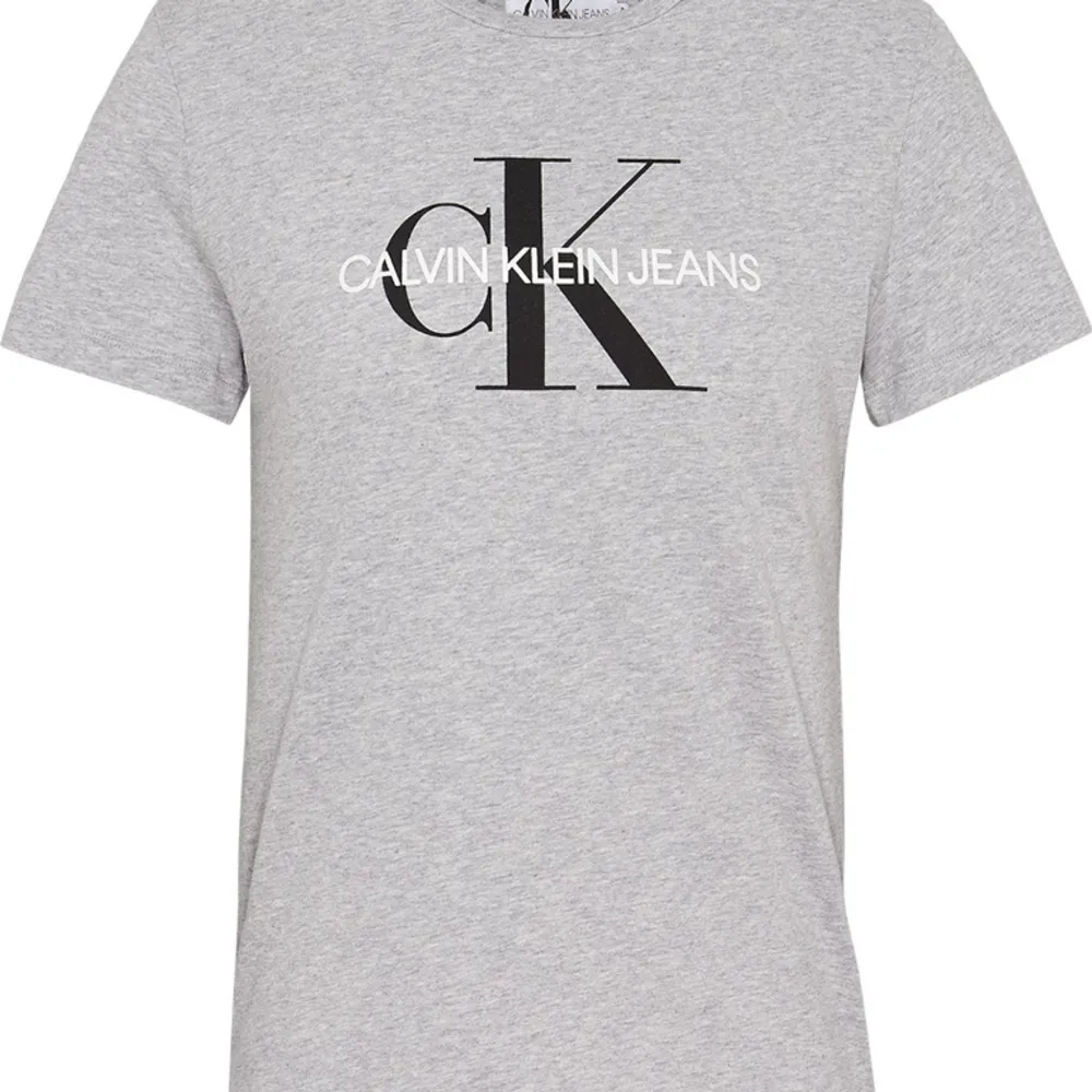 grå Calvin Klein tshirt . T-shirts.