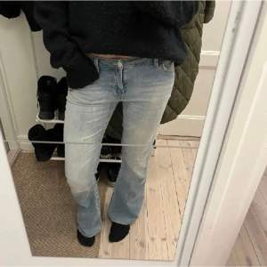 Blåa gina tricot jeans! 