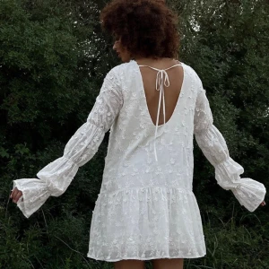 Söker denna klänning - SÖKER!!!!!! Är det någon där ute som har en sådan här klänning hemma och som är beredd att sälja, snälla skriv till mig!💓