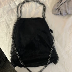 VÄSKA - Bara att skriva om ni har några funderingar💕