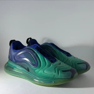Nike Air Max 720 Sea Forrest - Nike 720s i colorway Sea Forrest. Använt skick. Storlek EU 41 eller US 6