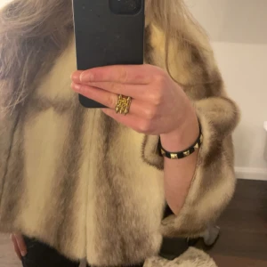 Päls - Sen poncho päls, aldrig använd bara testad