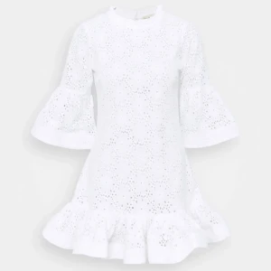 Studentklänning  - Säljer denna klänningen, perfekt till studenten. Xs/s