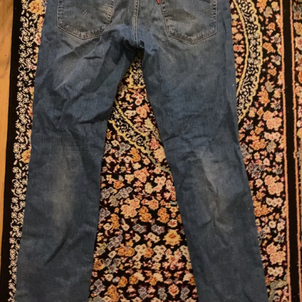 Jätte nya blåa levi’s jeans storlek 32. Jeans & Byxor.