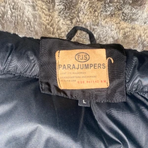 Parajumpers jacka  - Säljer denna jacka då min partner köpt en ny. Dragkedjabehövs endast fixas… annars är den i super skick
