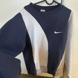 Nike sweatshirt - superfin oversized sweatshirt från nike, köpt second hand i budapest, strl xl men sitter mer som m/l 