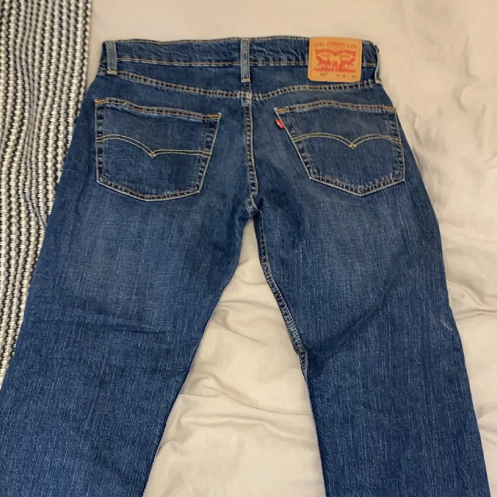 Blåa Levis jeans, aldrig använda i storlek 31 ,34  Modell 502. Jeans & Byxor.
