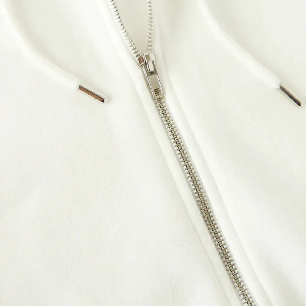 Säljer denna vita hoodie med dragkedja. Väldigt fin och den är i bra skick.💓bilderna tagna från hemsidan!. Hoodies.