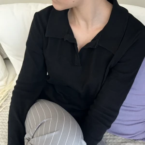 Svart tröja - En svart tröja från Vero Moda🖤♠️