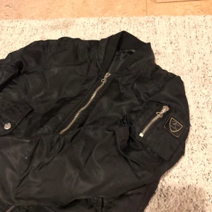 Ridjacka från kingston - Oanvänd! I mycket fint skick.