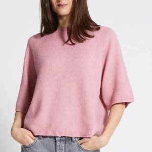 Kortärmad stickad tröja i rosa från Lger 157! Aldrig använd, i S❤️❤️❤️