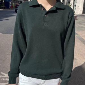 mörkgrön tröja brandy melville - Knappt använd så i bra skick!