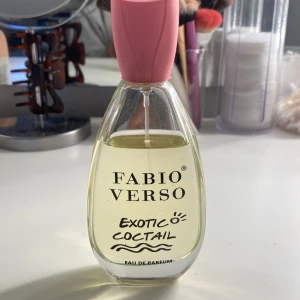 Parfym  - Parfym som doftar supergott men kommer tyvärr inte till användning längre, 100ml fast fortfarande väldigt mycket kvar