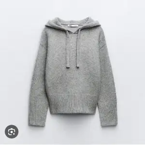Nästan helt oanvänd stickad hoodie ifrån Zara. Slutsåld och mycket efterfrågad. Köpt för runt 500 i butik, säljer för 350. Priset kan diskuteras vid snabb affär! 💘